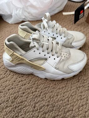 Nike Women’s Huarache Sneakers in White and Light Gold